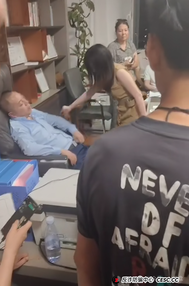 树拍易购资金盘崩盘，万人维权！警方已经立案了，特警接管在维持秩序，无数人血本无归！(6)